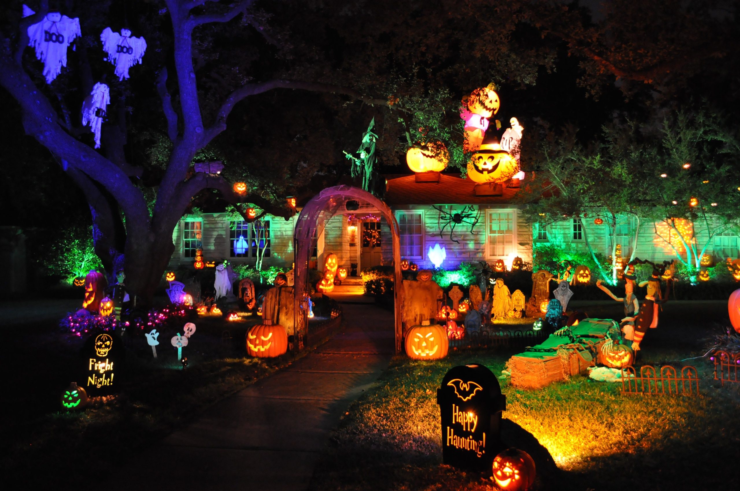 How to Celebrate Halloween in Your RV: Camping at Willis RV Resort + Local Halloween Events Near the Lake