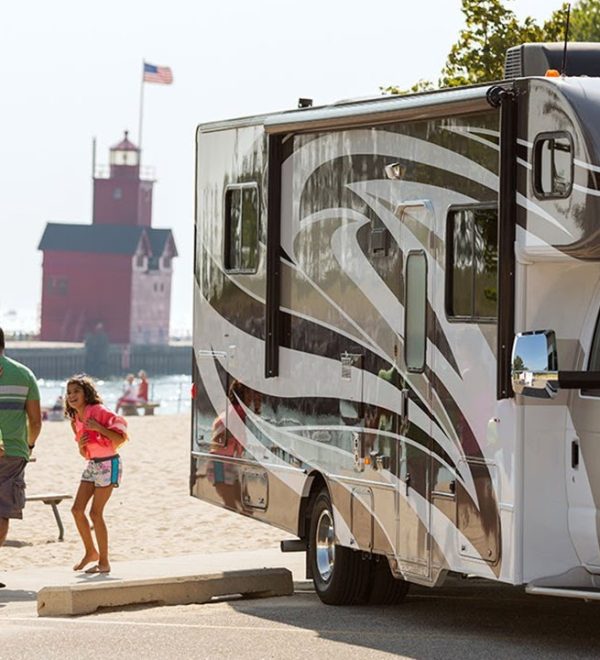 How to Maximize Your RV Vacation: Booking Tips for Peak and Shoulder Seasons